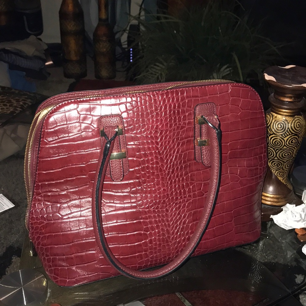 New Burgundy Leather Eel skin bag!! Very Unique